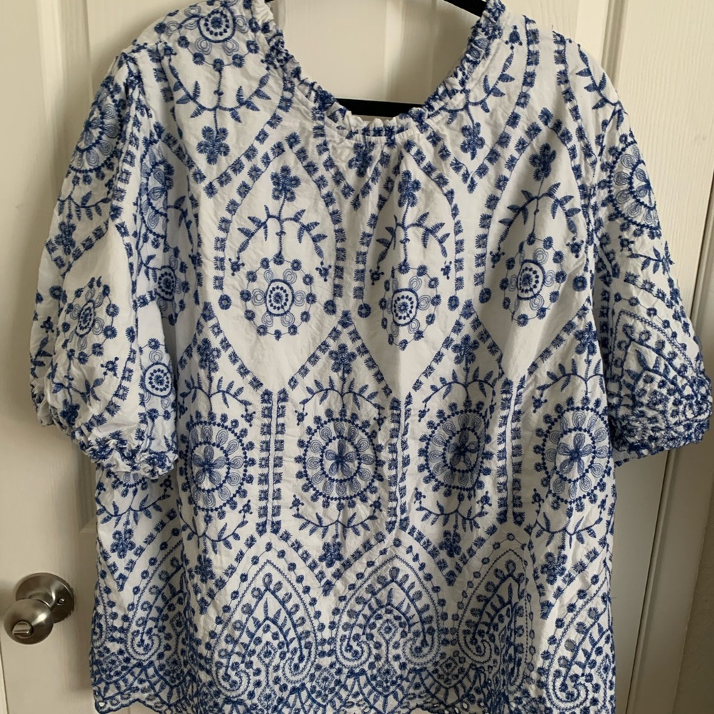 Hayden Blue and White Embroidered Blouse.Hayden Los Angeles.Size 3X. 100% cotton